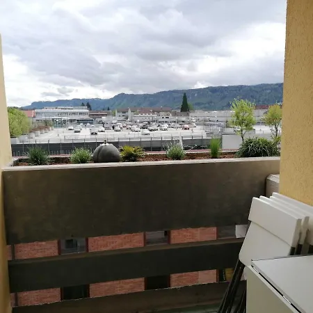 In Zentrumnahe Mit Balkon,internet,tv Und Sky *