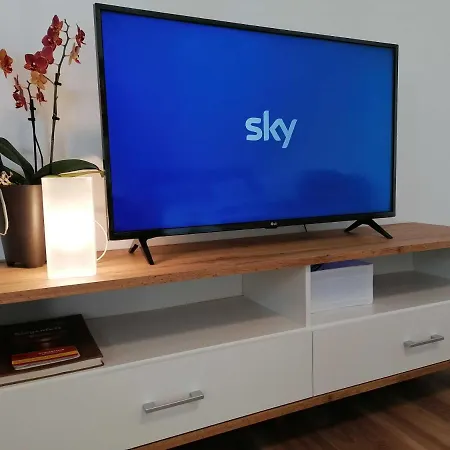 Apartment In Zentrumnahe Mit Balkon,internet,tv Und Sky